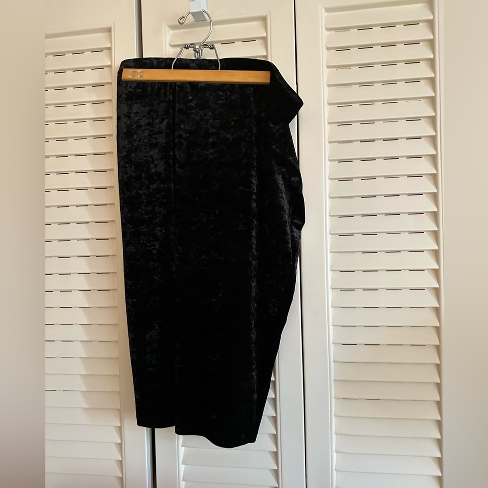 Elastic waist pull on crushed velvet. Never worn.